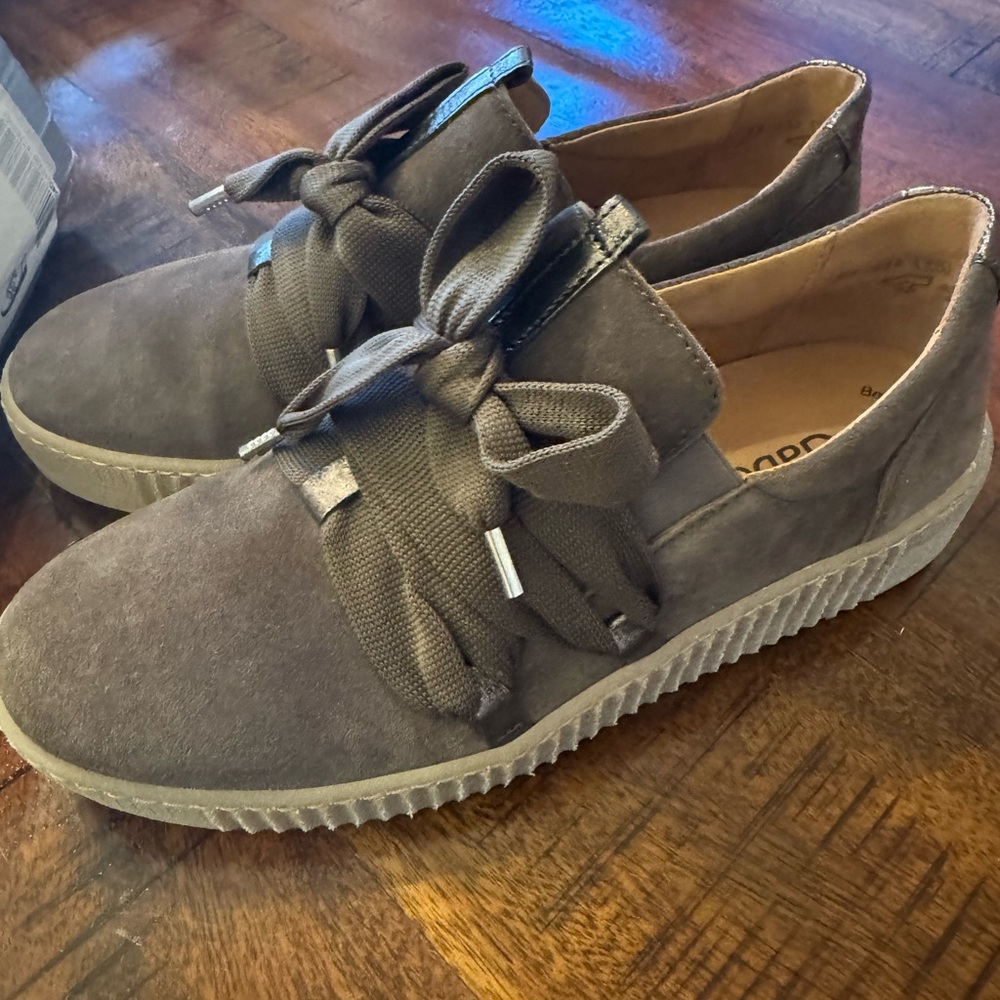 Size 7.5 Gabor Waltz shoes. Brand new, never worn.